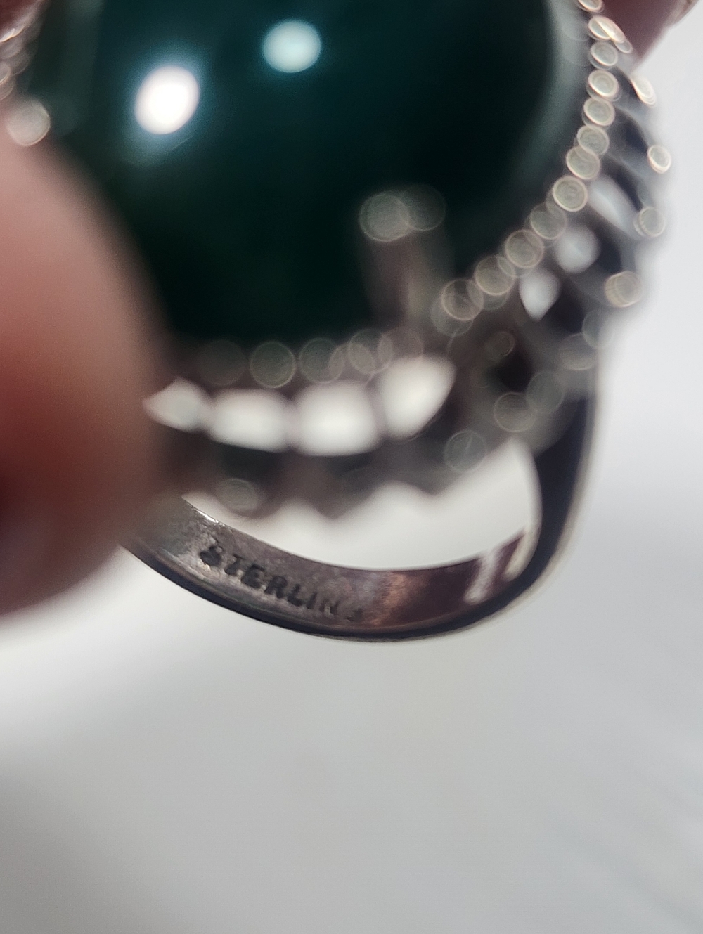 “Vintage Sterling Silver Large Oval Green Onyx Cabochon Statement Ring Boho”. 7 - Picture 4 of 6
